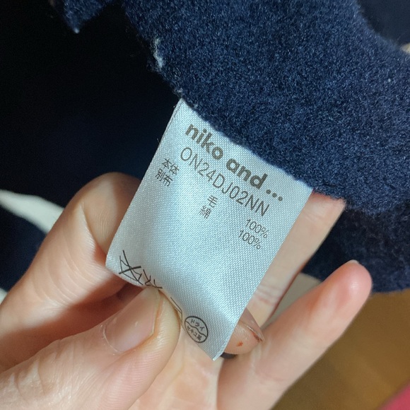 NIKO AND...Hooded poncho sweater - Picture 3 of 4